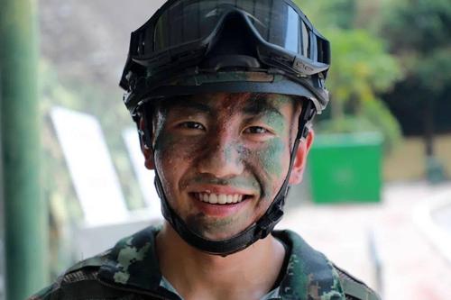 世界微笑日 | 中国军人,你笑起来真好看