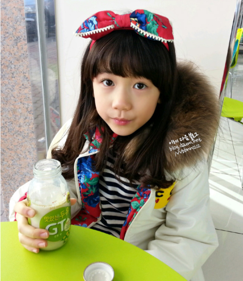 韩国比较火的女童星照片十张以上.