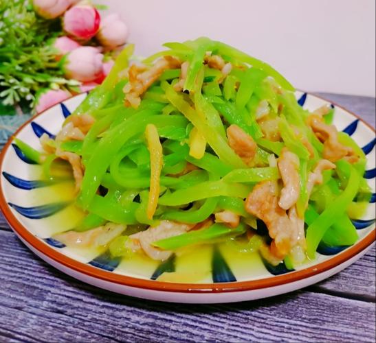适合干饭人的下饭菜,莴笋炒肉丝