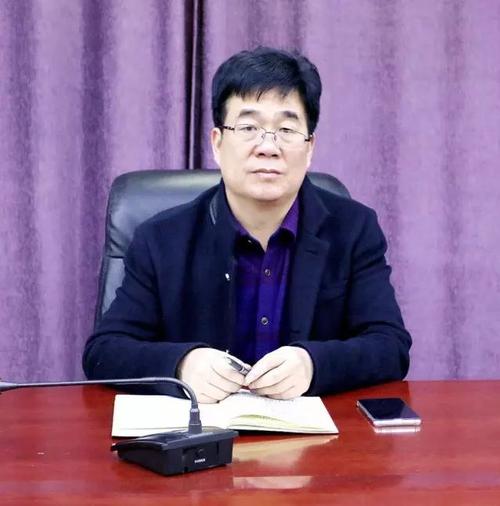 『图为县委副书记,县长彭广峰 .』