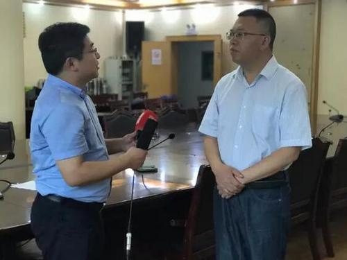 婺源县委副书记董立新接受采访