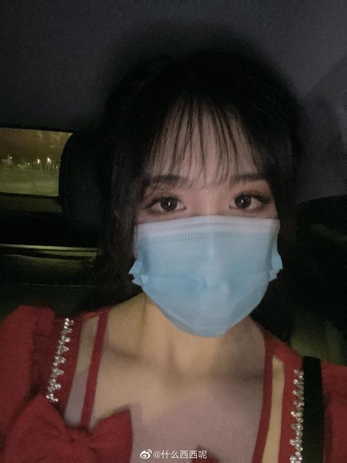 lpl主持人西西晒卡姿兰大眼照引粉丝热议:可爱的神秘西西