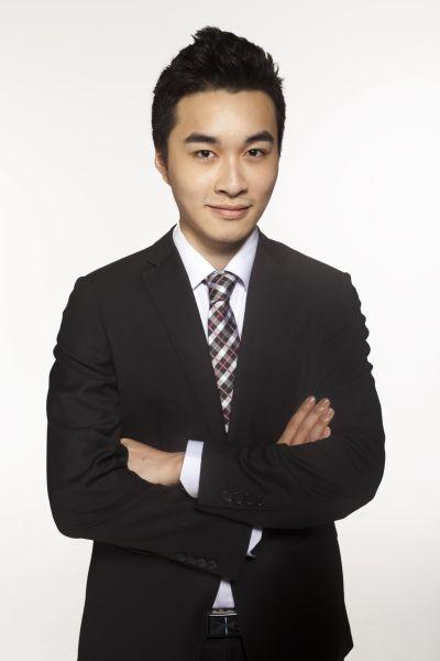 个人简介:我来自中国传媒大学2010级播音主持本科,今年22岁.