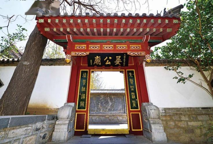 天下第一泉风景区的文化展馆中,娥英祠,晏公庙,秦琼祠,南丰祠,曾巩