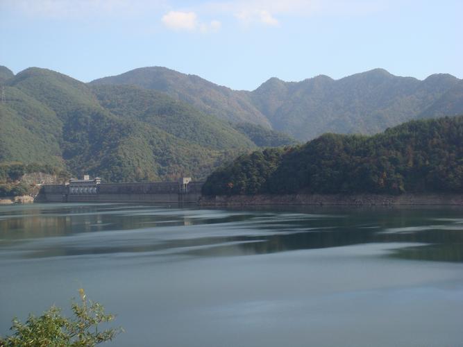 高山出平湖——山岗上的皎口水库大坝