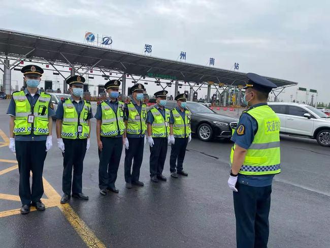 郑州市交通运输综合行政执法支队邀请群众和媒体开展执法体验活动