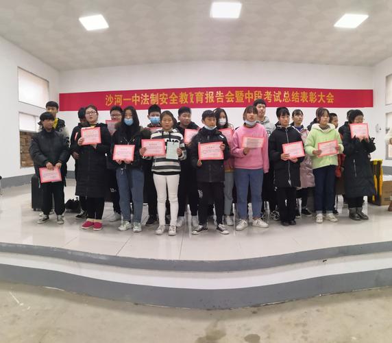 他重点强调了预防校园欺凌,防溺水,防踩踏,防震,交通安全,消防,食品