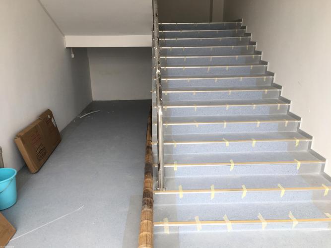 化妆品研究院楼梯pvc踏步地板工程案例效果图