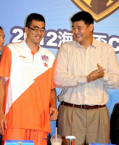 巨人的竞技:姚明成就无人及 穆铁柱单场80分_手机网易网