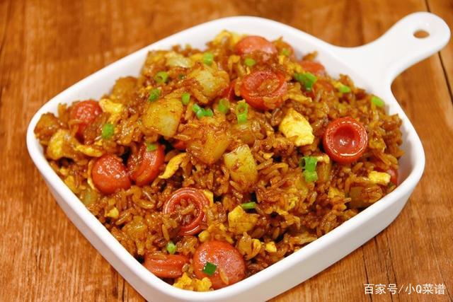 天气越来越热不想做饭,送您土豆香肠炒饭,简单美味