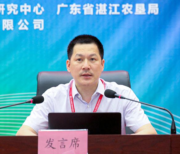 任湛江市政协副主席,民进湛江市委会主委.