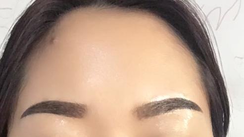 做的雾眉两个眉型高低都不一样,做眉毛的说我表情肌眉骨不一样等脱痂