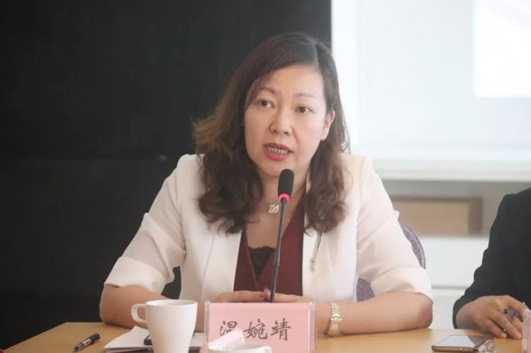 区妇联主席王米娜,区工商联专职副主席温婉靖,区妇联副主席李晓霞,区