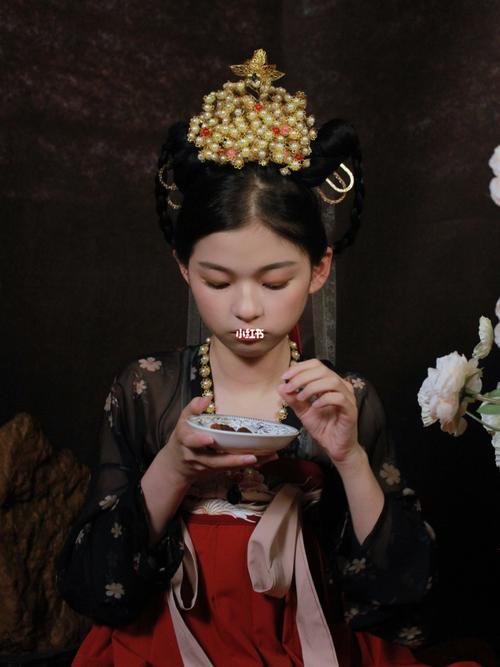 李静训_项链_头饰_时尚_配饰