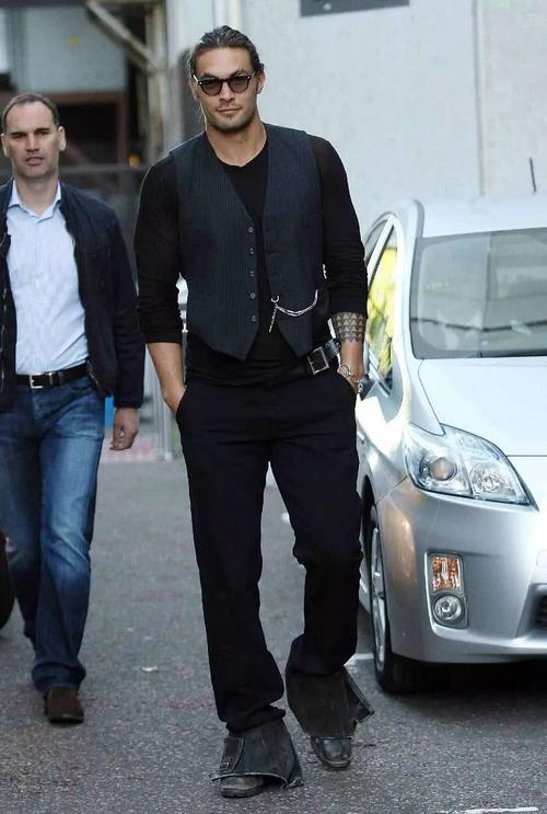 今年的《海王》大放光彩,杰森·莫玛也凭借这部新片,终于狠狠火了一