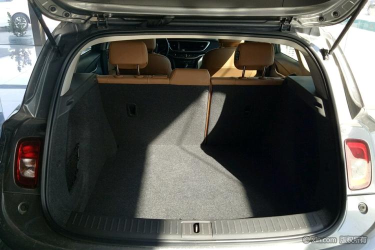 别克阅朗后备箱