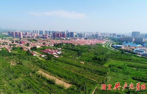 聚焦河北 河北省怀来县县城外环街景 近年来,河北省怀来县加大提升