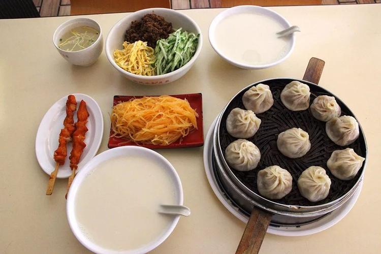 原价13元 传统永和双人餐 原价50元 炸酱面1碗 小笼包1笼 热豆浆2碗