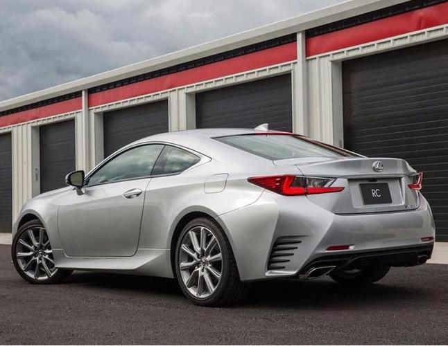 2017雷克萨斯rc一款双门轿跑车,提供两种发动机型号供你选择