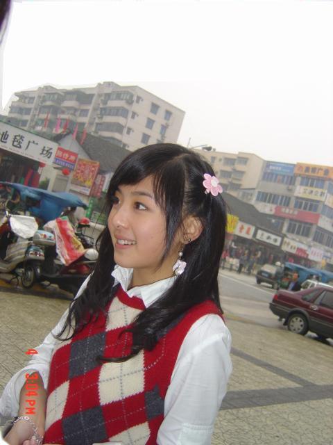 张含韵当选"太阳少女"郭富城薛凯琪出席,卫诗惨遭袭胸(多图)