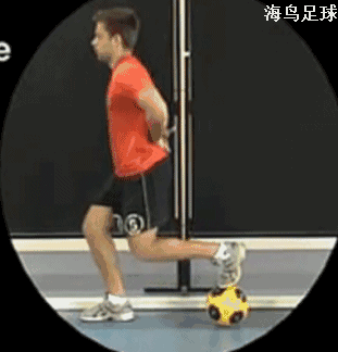 注意:前脚脚跟着地,后脚前脚掌着地 ▲始终保持双腿双脚离地