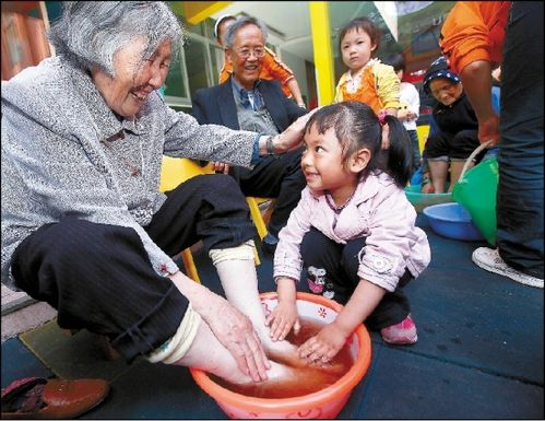 重阳节帮助老人图片