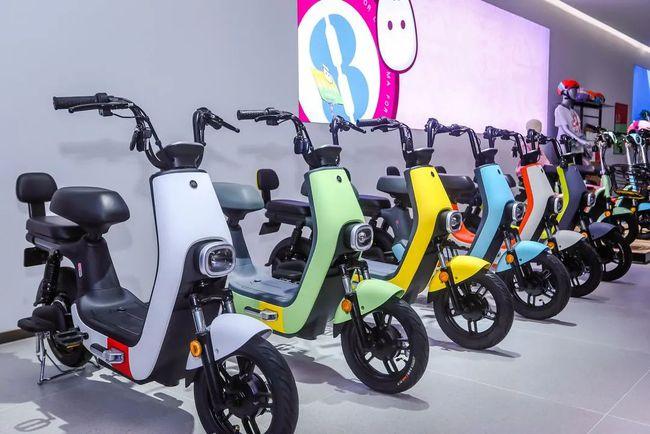 斩获三项权威大奖爱玛用科技重新定义电动车让亿万国人出行更美好