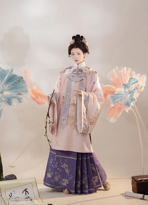 碧晴天轻奢高端女装玖月初花想容明制上袄汉服云肩立领织金马面裙装婚