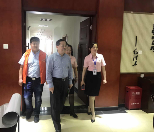 5月9日,长沙市雨花区区委书记张敏,圭塘街道办事处工委书记肖向东等