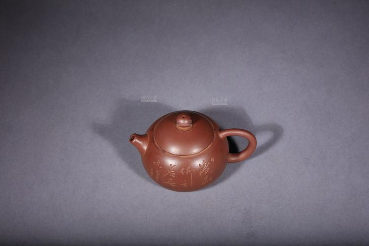 周成罗制紫砂壶刻诗文