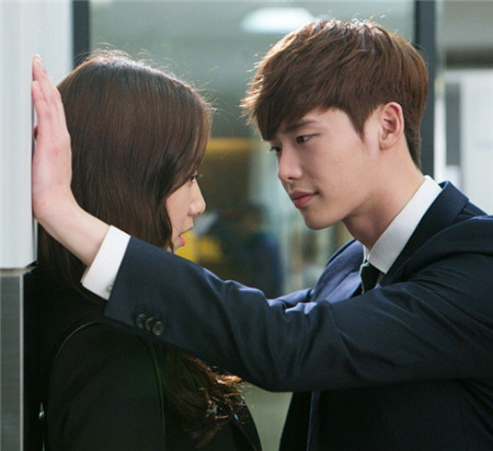 跟着壁咚男神学习传穿搭术-法国莱克伊登西服定制