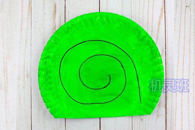 幼儿手工制作小动物:纸盘子简单涂色粘贴蜗牛(步骤图解)