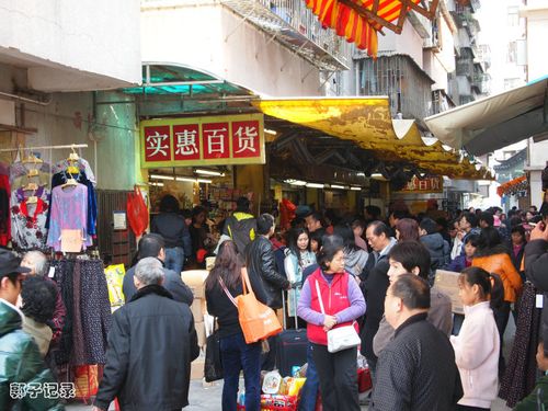 实拍中英街人头攒动的年货抢购大军