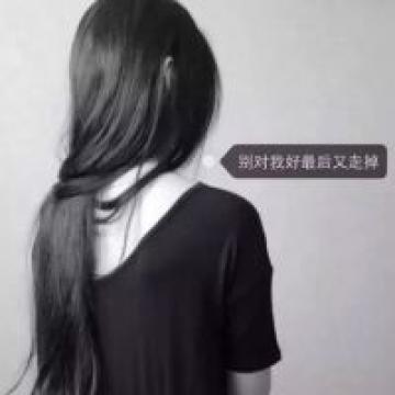 头像女生背影黑白带字伤感图片少年你从未走出过我心里