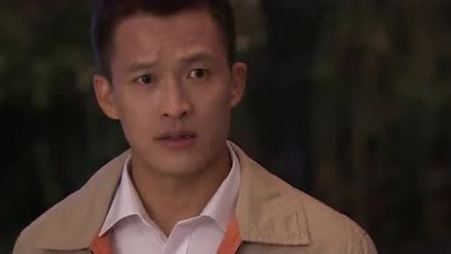 乡村爱情:小梁悄悄把礼物挂在了超市的门上,谢大脚丝毫没有察觉