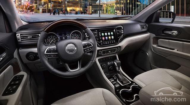 如果你对jeep旗下车型的内饰一直有着"粗糙"的印象,那在大指挥官身上