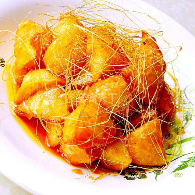 和大家一起分享拔丝土豆的美味,过节餐桌上必不可少哦