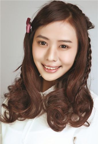 梨形脸扎头发适合什么流海 女生梳扎适合梨形脸的发型