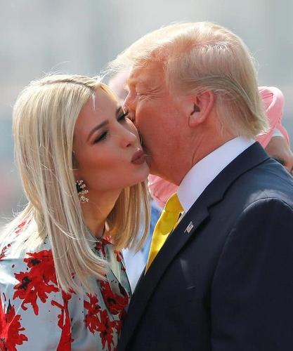 伊万卡随同特朗普访问印度,穿的是一条价值1.6万的旧裙子