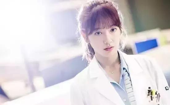 中韩女星医生造型pk,宋慧乔朴信惠佟丽娅,谁最美?