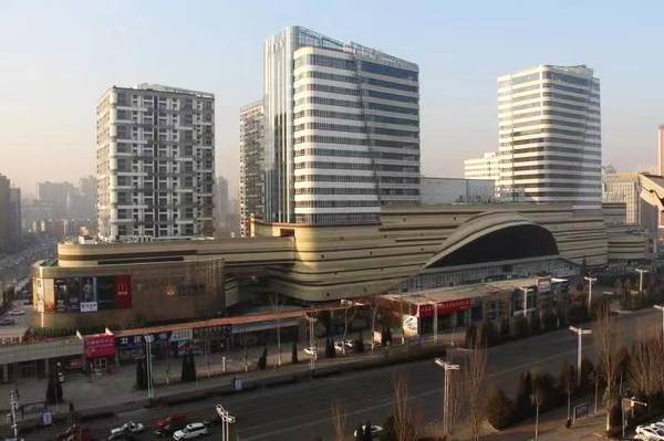 山西省重点项目临汾"五洲国际广场"因何被困违法临建中?