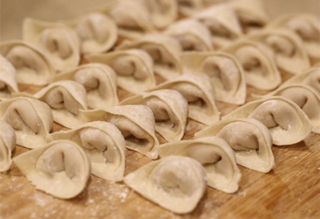 包馄饨时加点它,口感瞬间提升10倍,鲜香q弹,吃一碗想两碗!