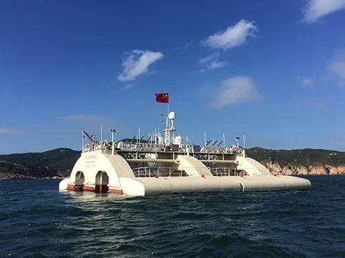 "万山号"鹰式波浪能发电装置