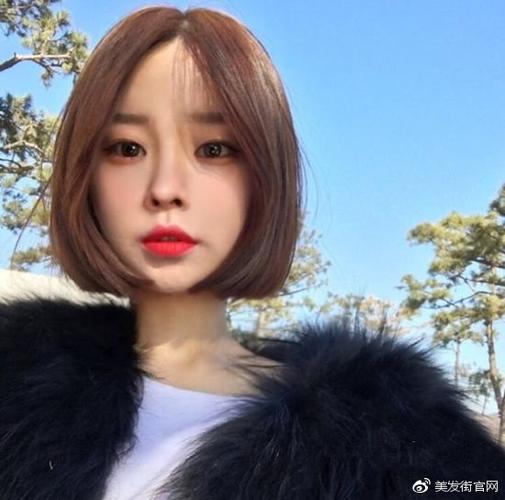 清新干练风中分波波头短发