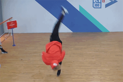 朱正廷后空翻合集,哪有什么横空出世的运气,只有不为人知的努力