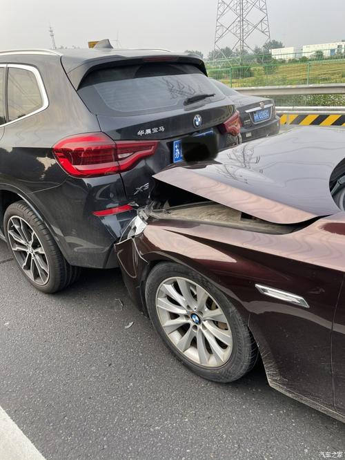 新车3个月被追尾.