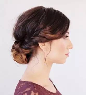 时尚 正文  长发可以盘起来,短发妈妈就可以随着自己的脸型剪出漂亮的