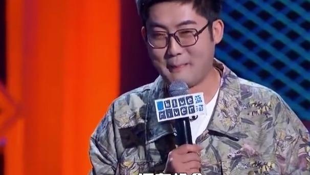 脱口秀大会老田戏外疯狂给自己加戏这动作太自觉了