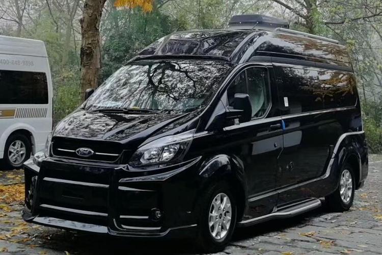 网红"黑骑士"商旅房车——多功能家庭用车