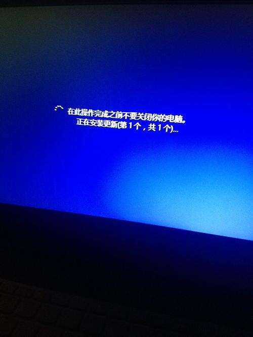 联想笔记本电脑,昨天中午2点重启自动更新系统到现在还没好,一直卡在